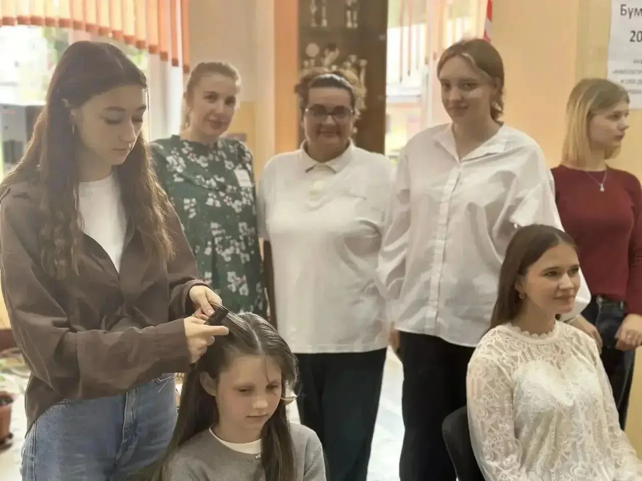 Мастер-класс «День косичек»: Студенты отделения сервиса подарили праздник  школьникам