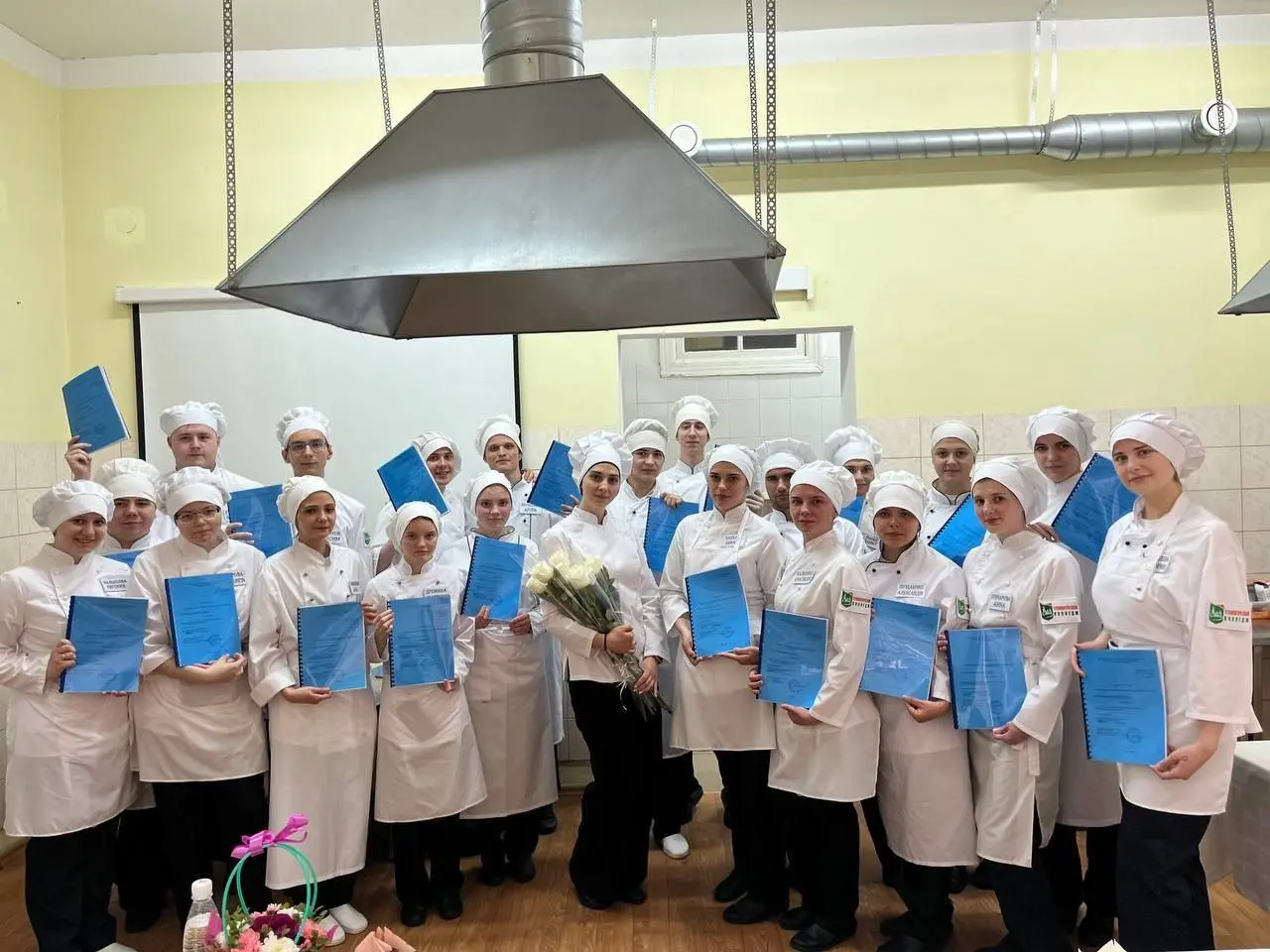 Защита дипломных работ обучающихся по специальности 43.02.15 