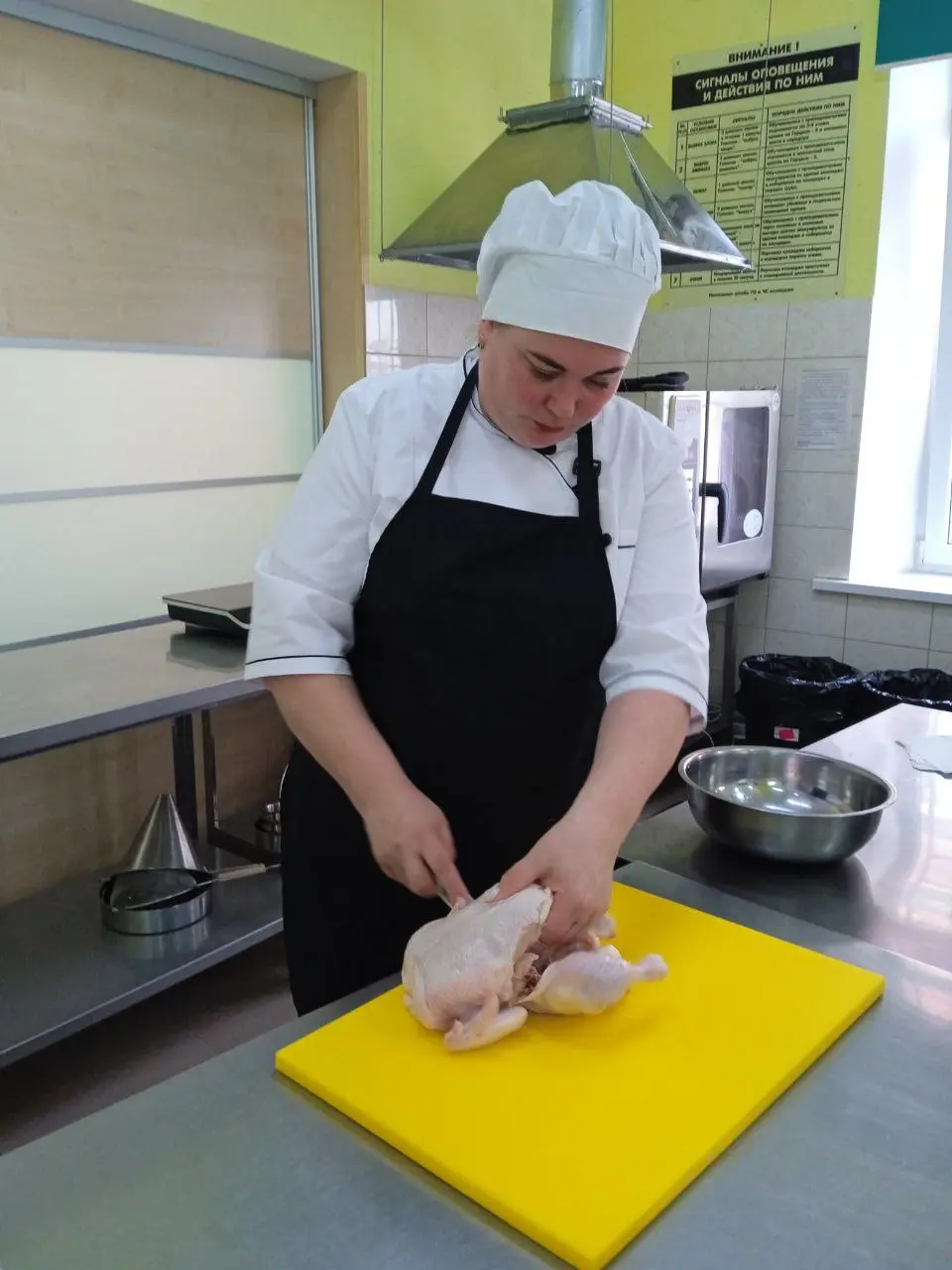 С 13 по 17 октября в группе 1\9 ПКДз по специальности «Поварское и кондитерское дело» прошёл демонстрационный экзамен